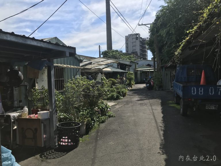 Read more about the article 鐵皮屋聚落:南港路三段 256 巷