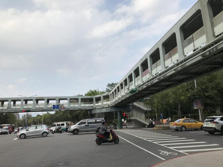 Read more about the article B20公園旁的天橋