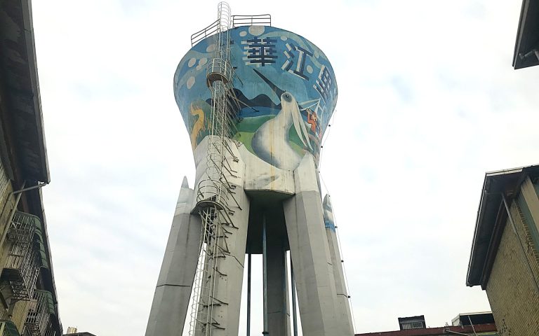 Read more about the article 寂寞的地標：水塔