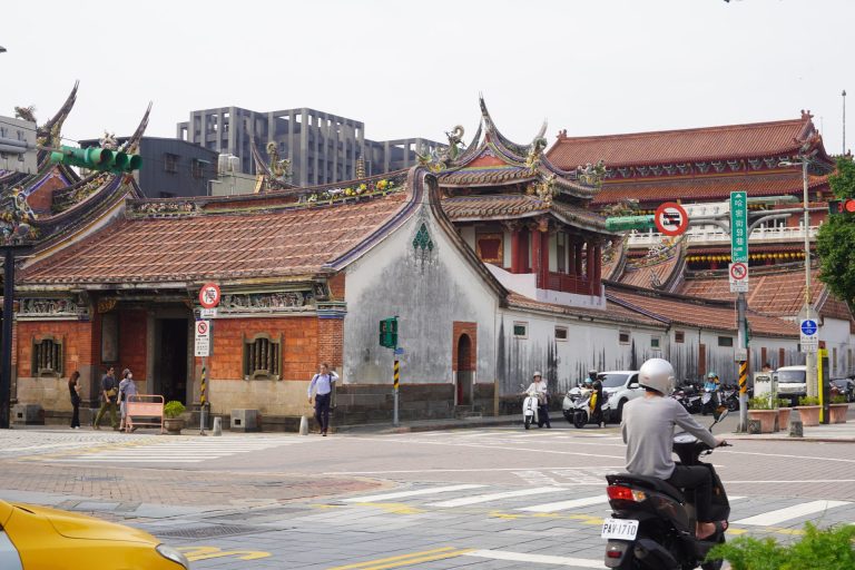 Read more about the article 台北心靈圖鑑之四：大龍峒保安宮——都會裡的百年身心藥理室