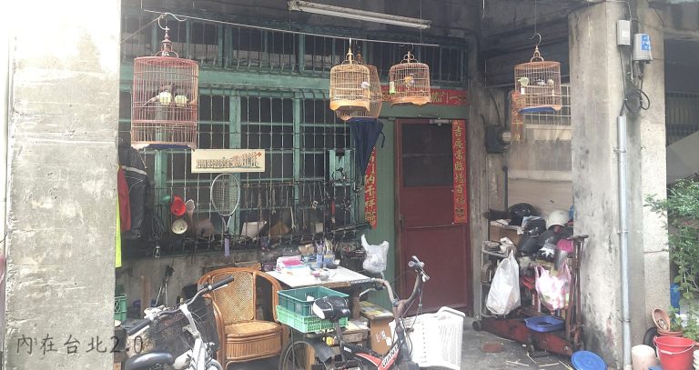 Read more about the article 十二元的豆漿與油條：萬隆公寓周邊